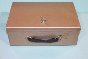 Locking Cash Box with Key Description: Locking Cash Box with Key