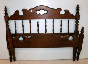 Early Walnut 3/4 Spindle Bed