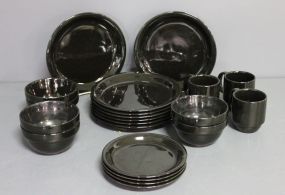  Black Set of Mainstays Dinnerware Description: Black Set of Mainstays dinnerware which includes; 8 dinner plates, 6 salad plates, 6 cereal bowls, 3 mugs.