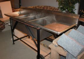  Sectioned Sink on Wheels Sectioned Sink on Wheels; 7' x 39" h.