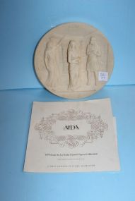  1979 Aida Ivory Alabaster Grand Opera Collection Plate 8 1/4" dia.