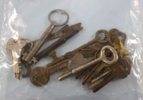  Bag Lot of Keys