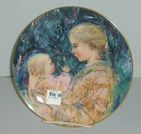 Royal Doulton, Edna Hibel 1975 "Kristina and Child" Plate
