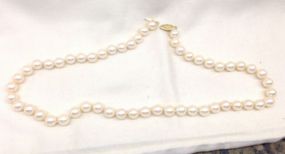 One even stingle strand pearl necklace 18.5" princess length