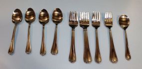 Sea of Wallace Silverplate Seventeen Piece Flatware