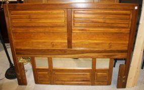 Full Size Oak Headboard Has metal bed frame; matches lot #129, 130, and 131; 45 1/2" h.