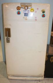 General Electric Vintage Refrigerator 30"w, 23"d, 60"h