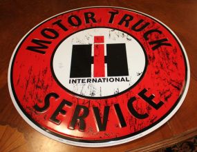 Reproduction Metal International Harvester Sign 24" round.