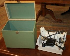 Singer Featherweight Portable Sewing Machine