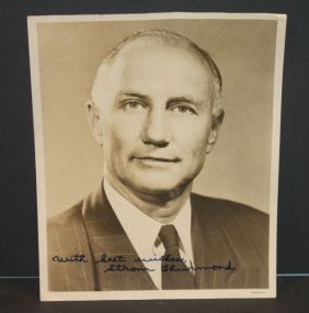 Autographs Photo of Strom Thurmond Autographs Photo of Strom Thurmond, 8"h., 10"w.