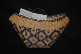 7 3/4" Choctaw Basket Dated 05 Made by Pearlie Thomas