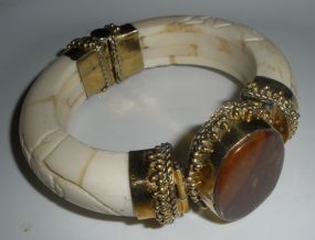 Hinged Bangle w/ Stone