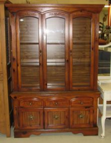 Broyhill Illuminated China Cabinet