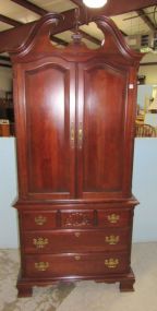 Pennsylvania House Modern Two Door Entertainment Cabinet
