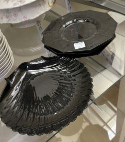 3 Black Dishes And 1 Shell-Shaped Black Dish