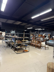 806 Larson St. Store