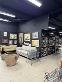 806 Larson St. Store