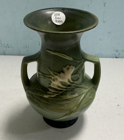 Roseville Pottery Freesia double-handled vase 122-8" 122-8"