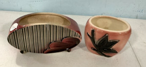 Two VTG Hull Pottery Vases