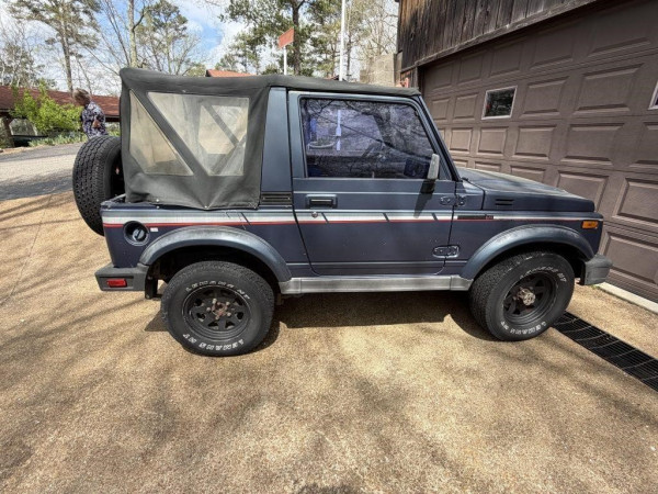 Larry Hunter Estate Online Auction