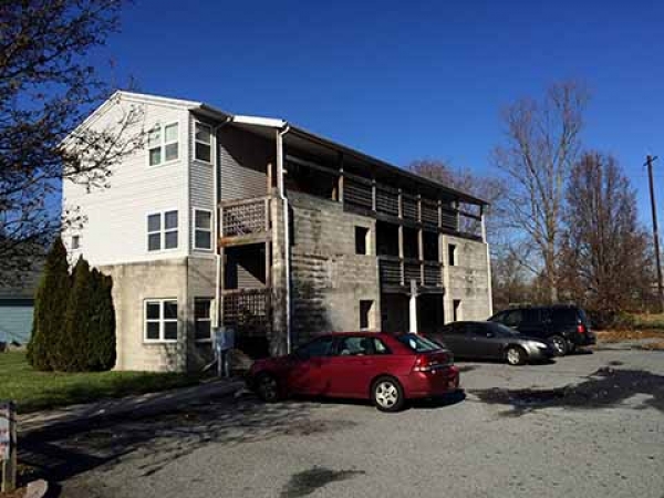 FORECLOSURE AUCTION - Six-Unit Apartment Building