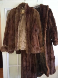 Sale Image for Estate Sale With Antique Furniture, Jewelry, Linens, Crystal, China And More