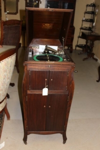 Sale Image for Super Antique Auction Online