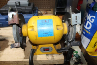 Sale Image for Large Public Auction - Real Estate &amp; Contents