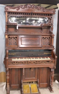 Sale Image for Super Antique Auction Online