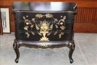 Sale Image for Large Public Auction