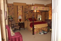 Sale Image for The Knoll Mansion Anitques & Collectibles