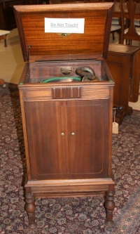 Sale Image for Super Antique Auction Online