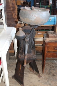 Sale Image for Large Public Auction