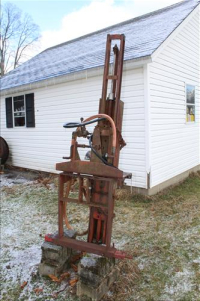 Sale Image for Large Estate Auction