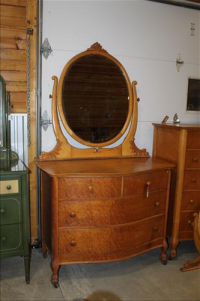 Sale Image for Large Public Auction