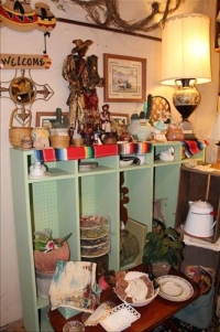 Sale Image for Marilyn's Antiques