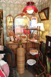 Sale Image for Marilyn's Antiques