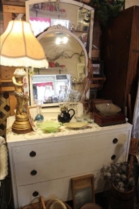 Sale Image for Marilyn's Antiques