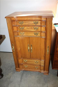 Sale Image for Large Public Auction