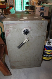 Sale Image for Large Public Auction