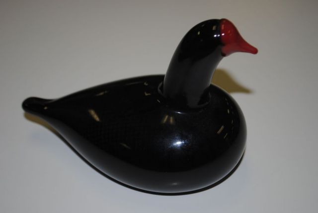 Iittala Glass Bird by Glass Artist, Oiva Toikka.  Signed "O. Toikka, Nuutajarvi, IT."