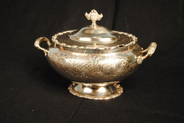 Meriden Co. Silverplate Covered Tureen