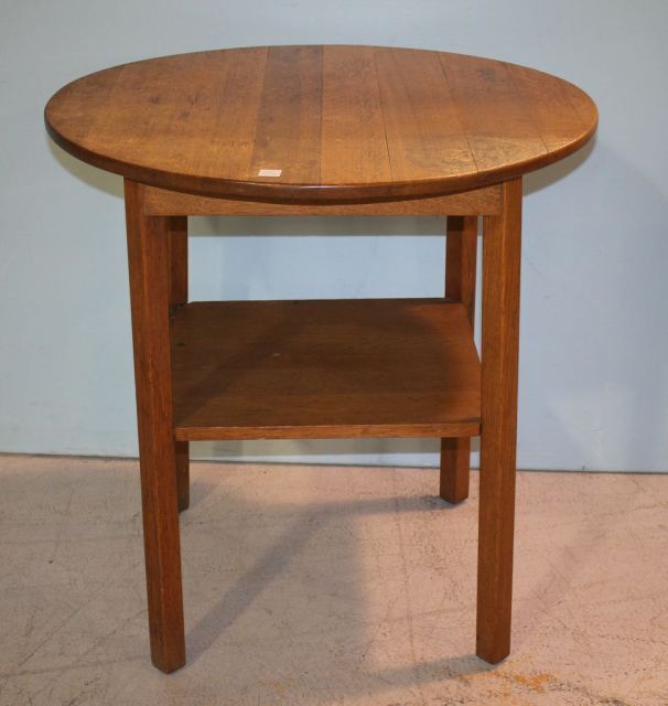 Round Mission Oak Lamp Table with Bottom Shelf