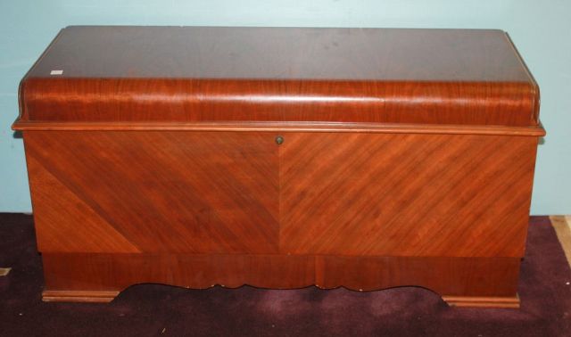 Lane Deco Cedar Chest
