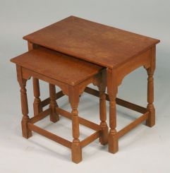 Set of 2 Oak Nesting of Tables