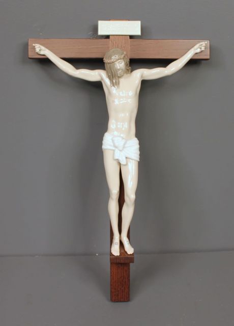 Lladro Porcelain Figure of Christ on the Cross (Sacrifice)
