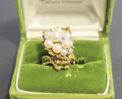 14K Gold Ladies Ring with Diamonds and Pearls