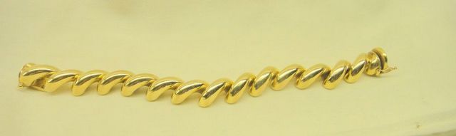 One stamped 10KT Yellow Gold Lady's 7.5" Macaroni Bracelt