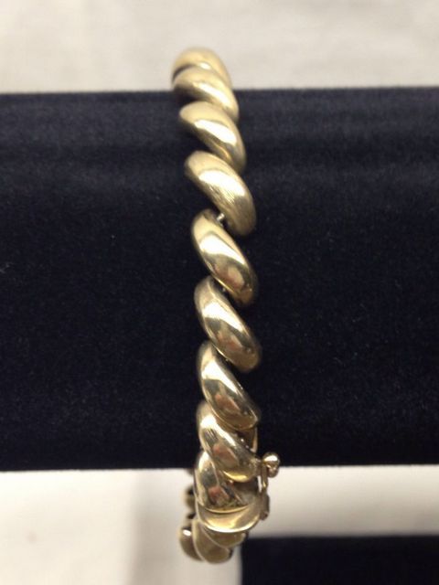 One stamped 10KT yellow gold lady's combination cast and machine made 13mm thick and 7.5" Ing Macaroni bracelet