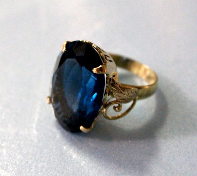 18K Blue Topaz Ring